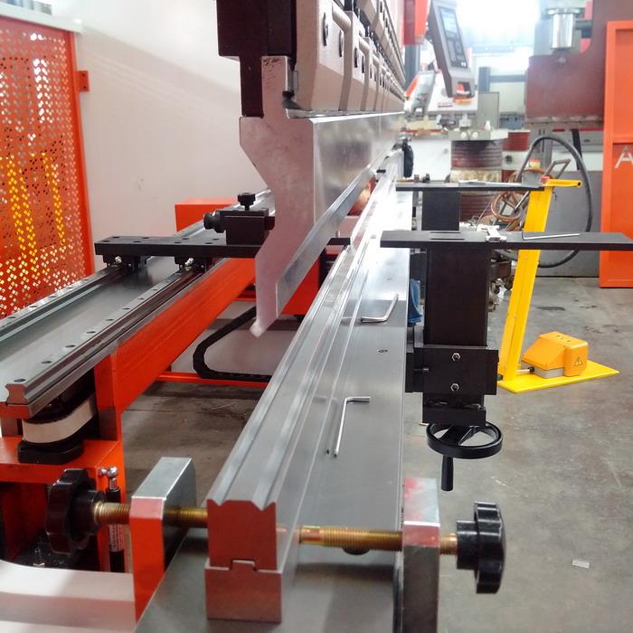 Yawei 10ft 4 axis cnc brake press goose neck punch.jpg