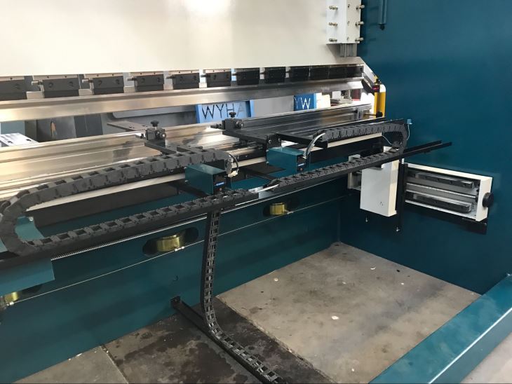 AHYW 4M 4 axis cnc auto pressbake back gauges
