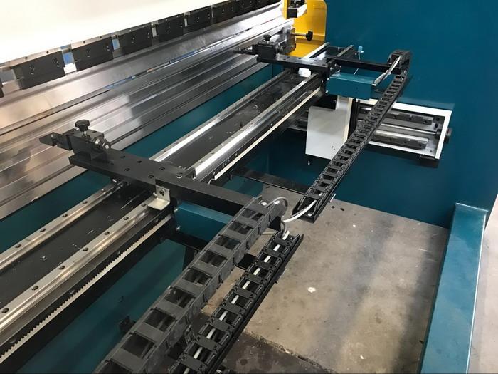 AHYW Yawei 4 Axis CNC Brake Press back gauges160T