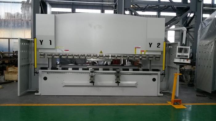 AHYW Yawei 4-osiowa prasa krawędziowa CNC 160T