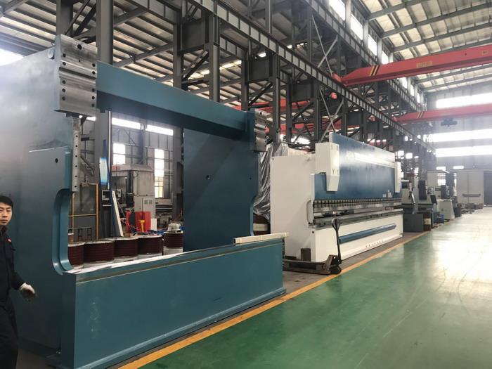 China Yawei made AHYW 400T4M and 200T9M CNC Press brakes manufactures