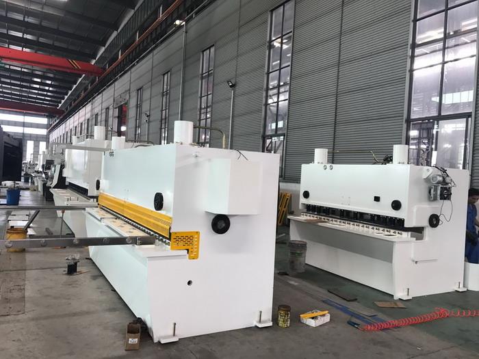 China Yawei made 6mm sheet metal guillotine shearing machine suppliers 10ft cutting
